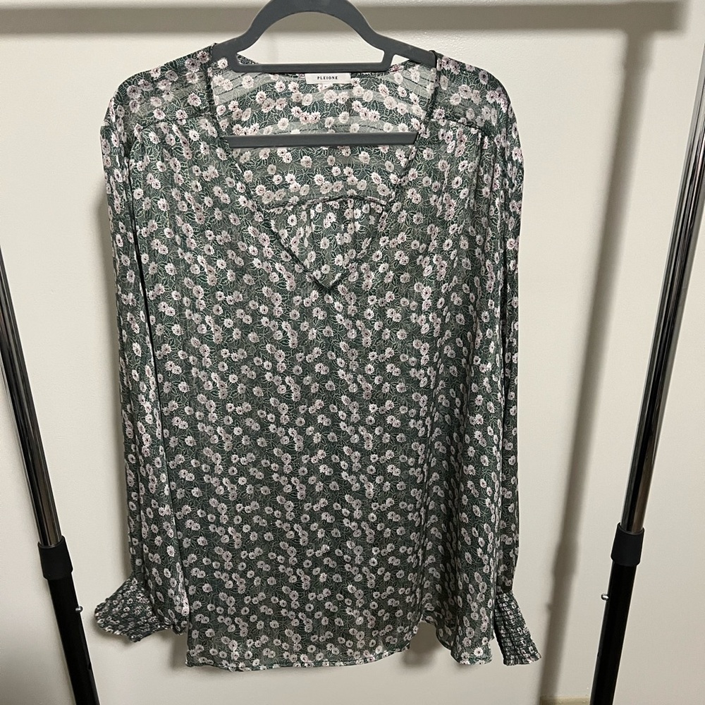 Pleione Floral lightweight one sleeve blouse, size 3x